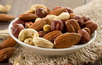 Nuts, as allergens, can exacerbate psoriasis