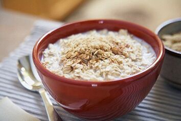 Oatmeal for breakfast on the psoriasis diet menu